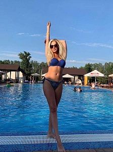 Детализированные фото и отзывы Адель