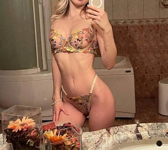 Настя — эротические фото